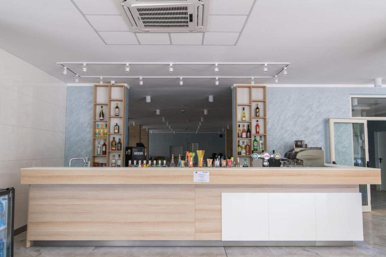 Cinema Hotel Primorsko Exterior photo